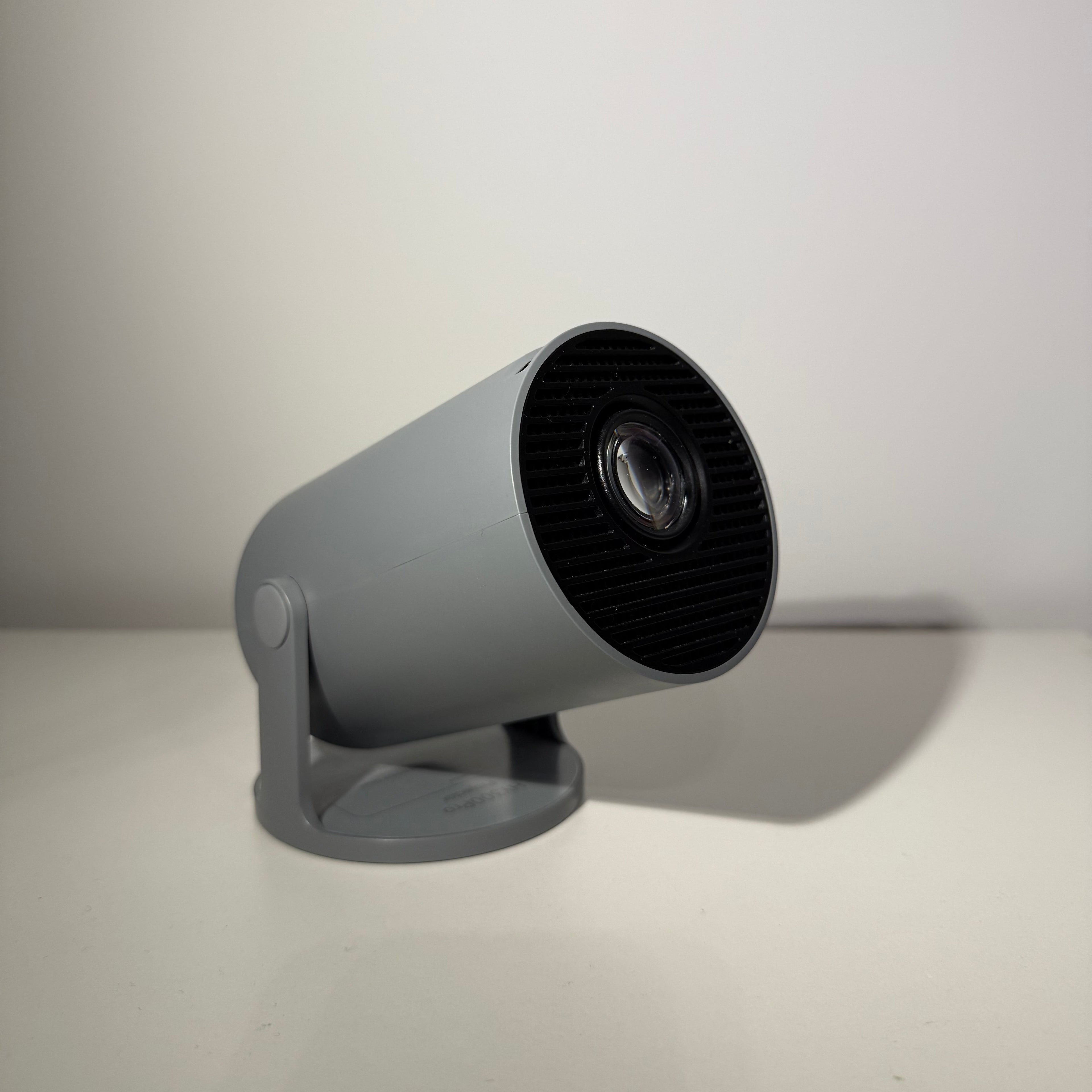 Projektor kinowy - przenośne kino domowe