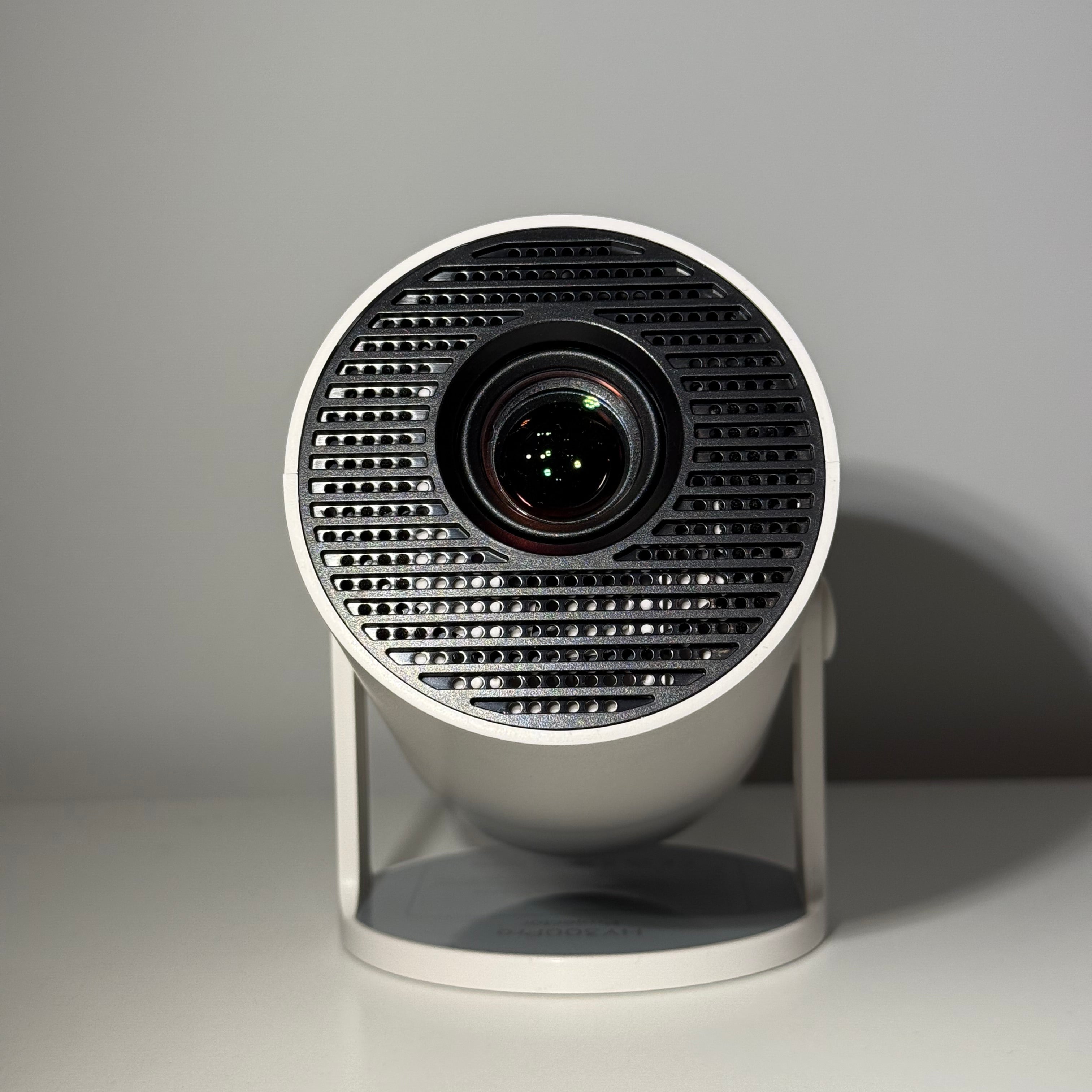 Projektor kinowy - przenośne kino domowe