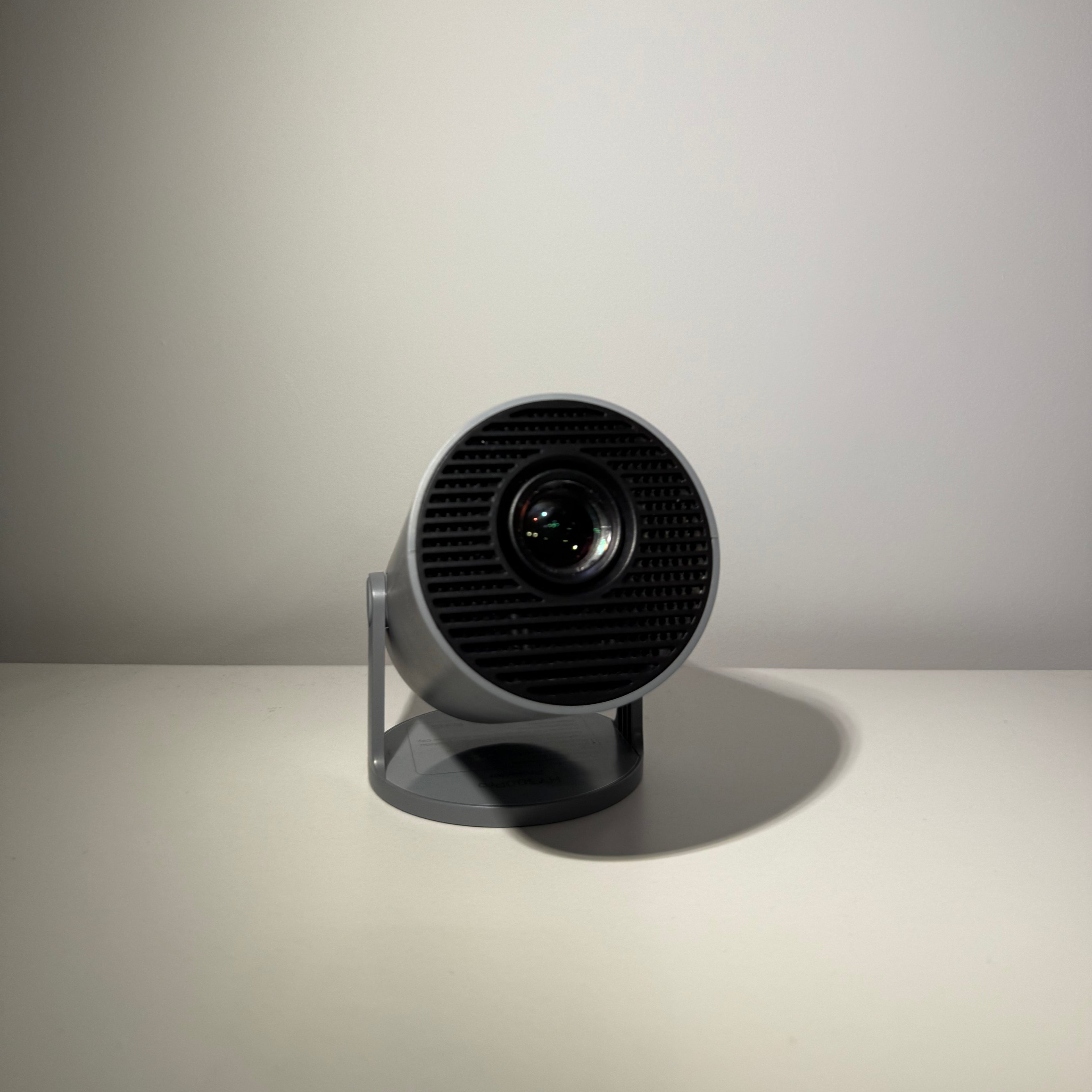 Projektor kinowy - przenośne kino domowe